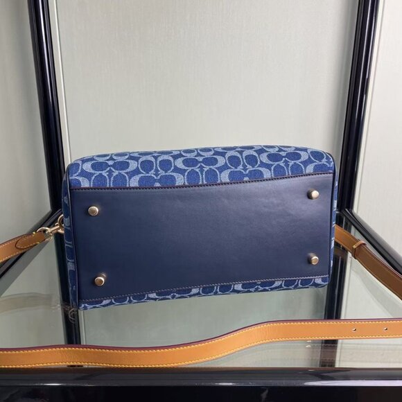 EUC Coach lessors crossbody bag - Picture 5 of 7